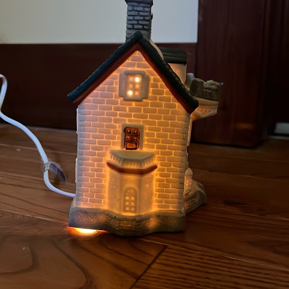 1994 collection grand hotel ceramic lighted house - Picture 4 of 10